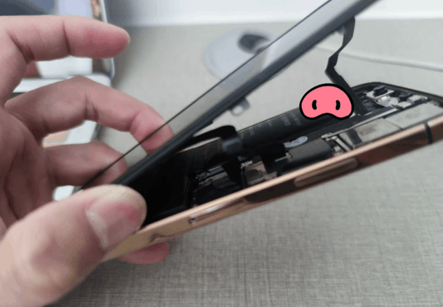 朋友的iphone x手机电池鼓包了
