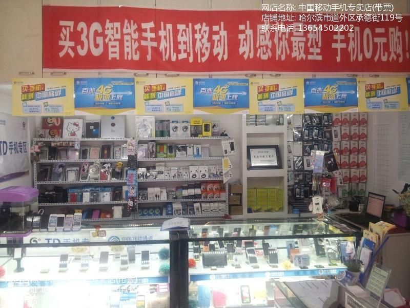 男生女生打扑克的场景